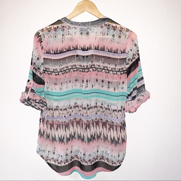 About A Girl Sheer 1/2 Button Geometric Print Top - Picture 5 of 6